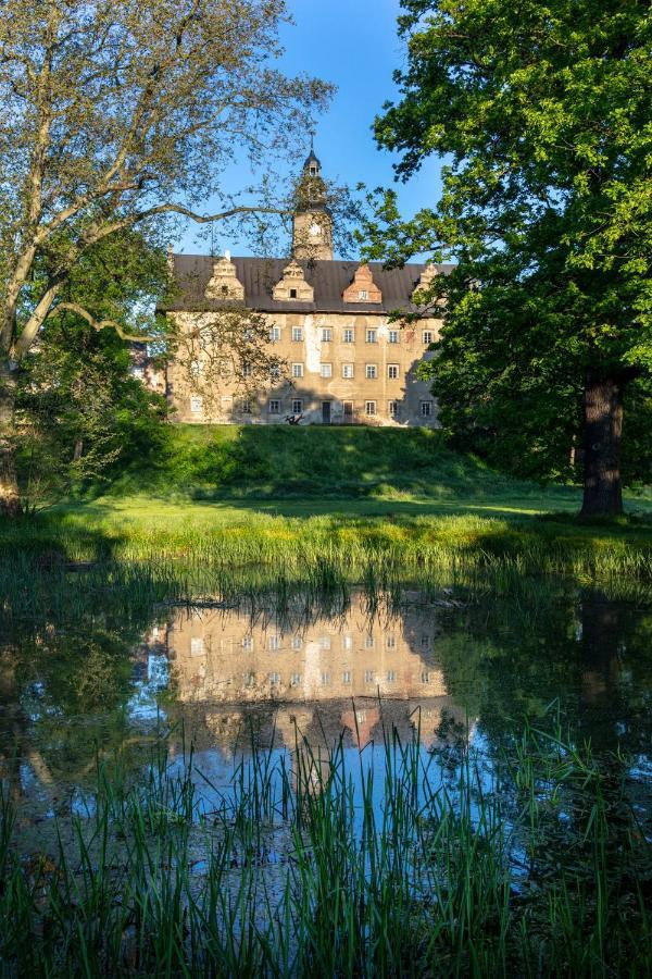 Palac Gorzanow Экстерьер фото